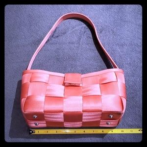 Harvey's seatbelt  satchel